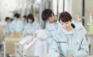 駅チカ/プラスチック製品の検査・箱詰め作業/7:00〜13:00